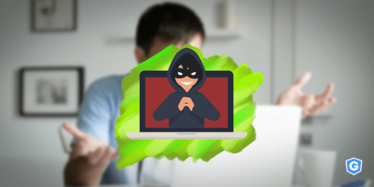 Espião em computador surpreendendo usuário com spyware